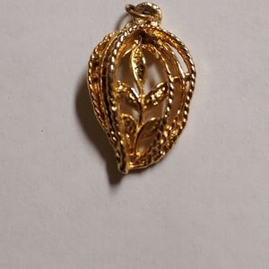 Vintage Gold Tone Floral Vine Leaf Pendant for Necklace
